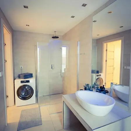 Exkluzivny Penthouse 145 M2 S Panoramatickou Stresnou Terasou 130 M2 Апартаменти Жиліна