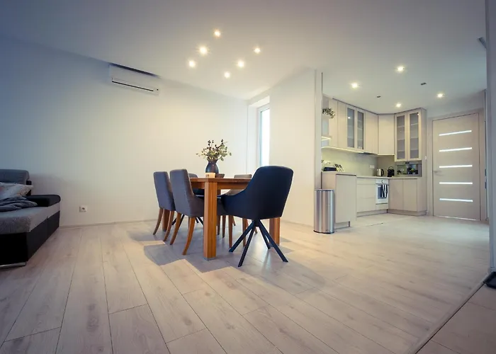 Exkluzivny Penthouse 145 M2 S Panoramatickou Stresnou Terasou 130 M2 Apartmán *